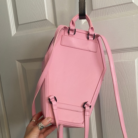 🌼 NWOT Pink Coffin-Shaped Backpack - "Never Trust The Living" Black Craft Brand - Picture 6 of 10